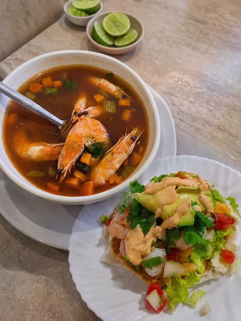 Combo
     caldo
     de
     camarón